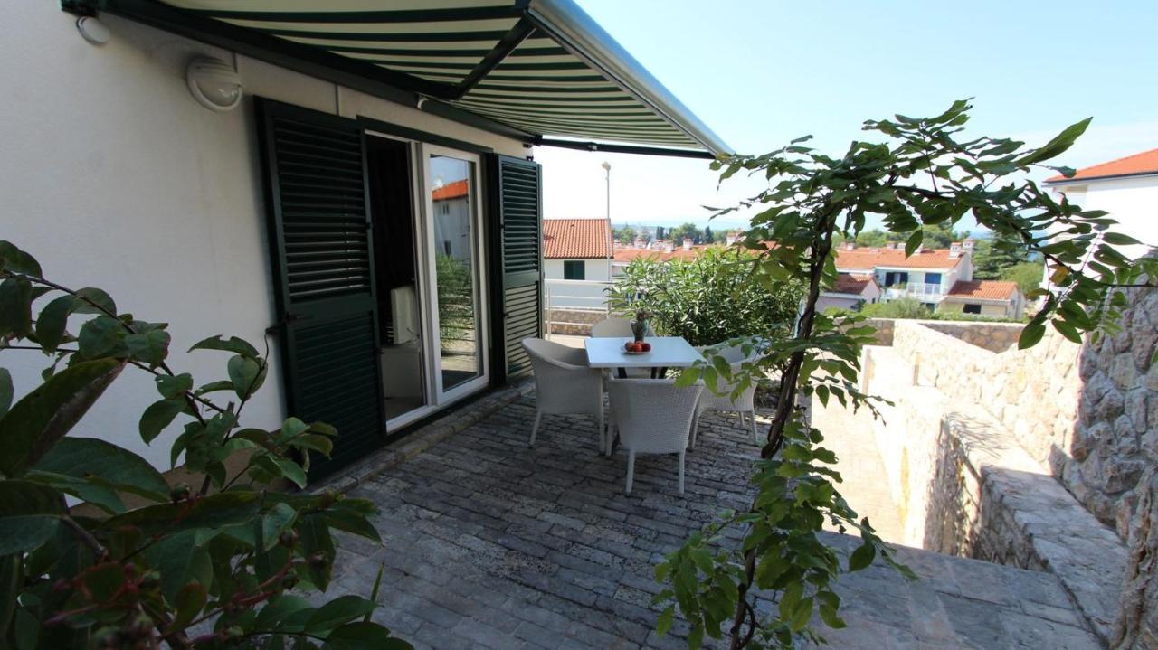 Apartments Adria Malinska Exterior foto