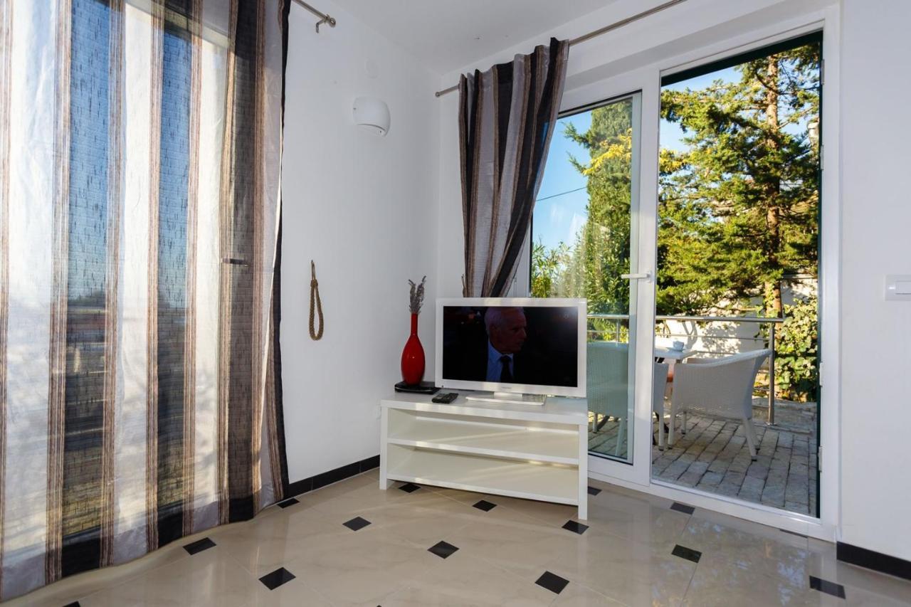 Apartments Adria Malinska Exterior foto